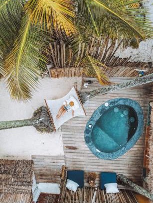 Bwejuu Beach Villa | Karibuni Marafiki Villa
