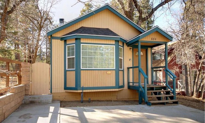 Big Bear Lake Casa | Karin's Cottage - Close to Bear Mountain and Snow Summit