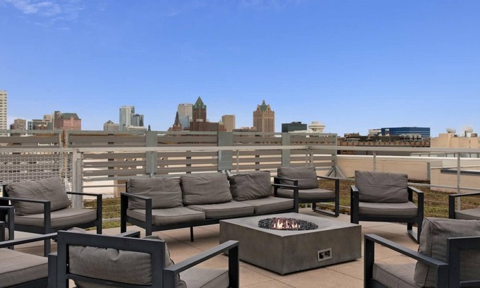 Westown Apartamento | Kasa Relax in Your Spacious 1BD Pet Friendly Milwaukee