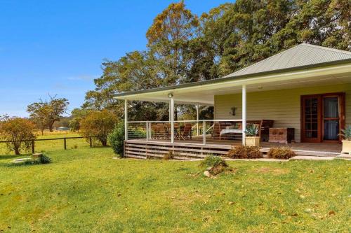 Coomba Bay Casa | Katandra Homestead: old world charm on Wallis Lake