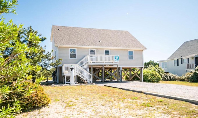 Caswell Beach Casa | Katie Lou's Place by Oak Island Accommodations