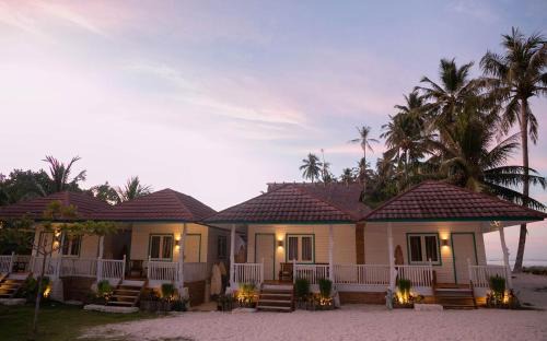 Katiet Chalet De Esquí | Katiet Beach Resort Mentawai, Lance's Right HTS