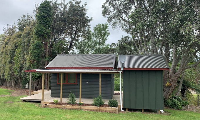 Aongatete Cabina | Katikati Fully Self-Contained cabin on an avocado orchard