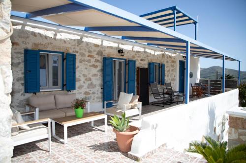 Decentralized Administration of the Aegean Casa | Katoikia Maggie, guest house with patio and pool