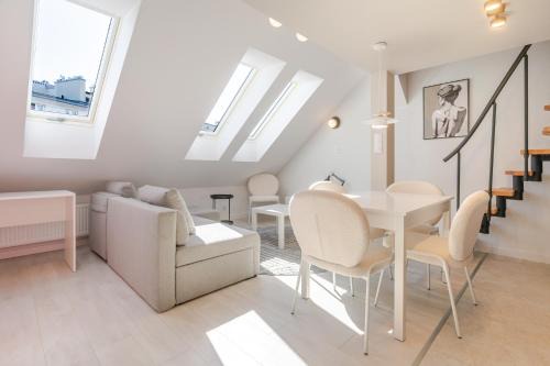 Katowice Apartamento | Katowice Superior Two-Level Apartment by BookingHost