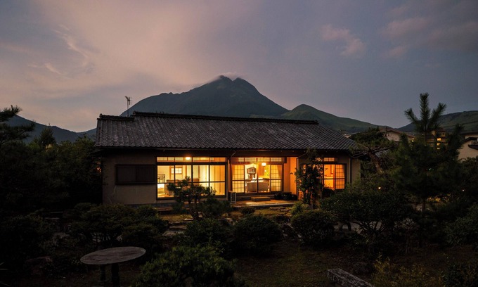 Yufuin Onsen Villa | Kawamoto Villa garden