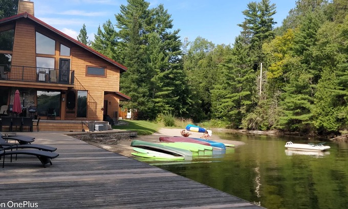 Trent Lakes Cabaña | Kawartha Lakes Waterfront Cottage - Sleeps 16