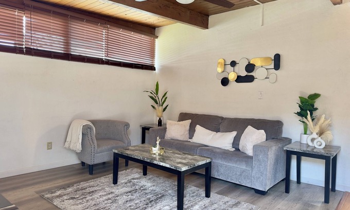 Visalia Apartamento | Kaweah Luxe Getaway with Laundry
