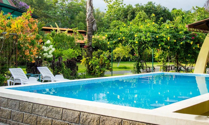Damas Cabina | Kayak Lodge