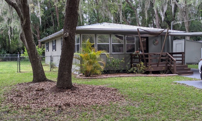 Crystal River Casa | Kayaker's & Bass Fishing Paradise! Dogs Welcome!