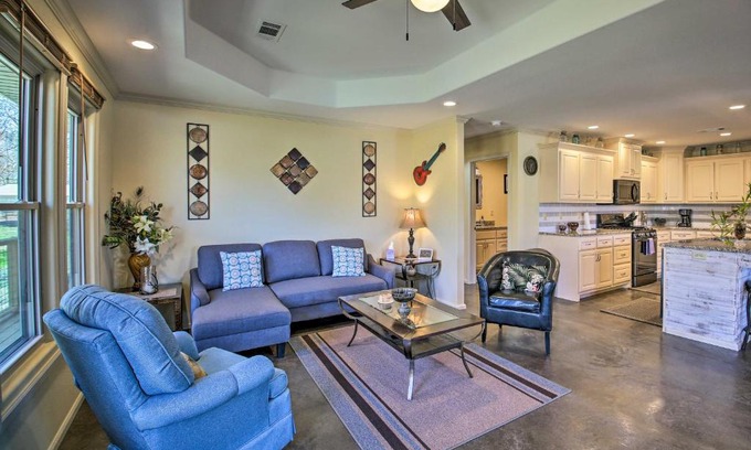 Piney Casa | Kayaks and Boat Slip Waterfront Hot Springs Home!