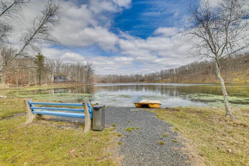 East Stroudsburg Casa | Kayaks and Lake Access Poconos Gem with Hot Tub