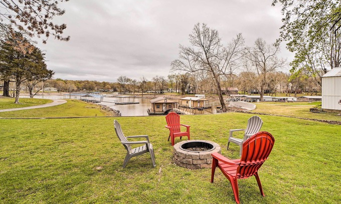 Grove Casa | Kayaks & Boat Dock: Waterfront Home in Grove