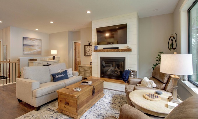 Alexandria Casa | Kayaks & Dock: Lakefront Retreat in Alexandria