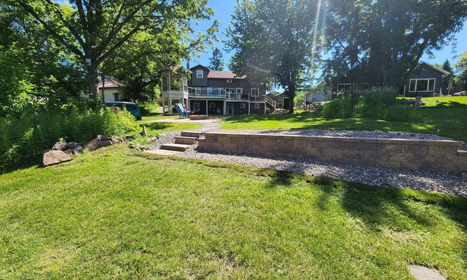 Lindstrom Casa | Kayaks - Firepit - Dock - Fishing & more!