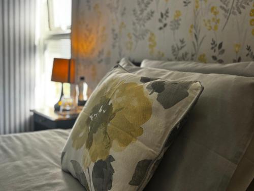 Harehills Cama Y Desayuno | KAYUMBA Properties LTD