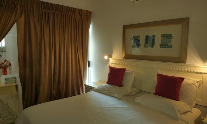 Moses Kotane Casa | Kea bed and breakfast
