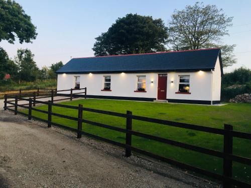 Crosswell Casa | Keanes Country Cottage in The Heart Of The West