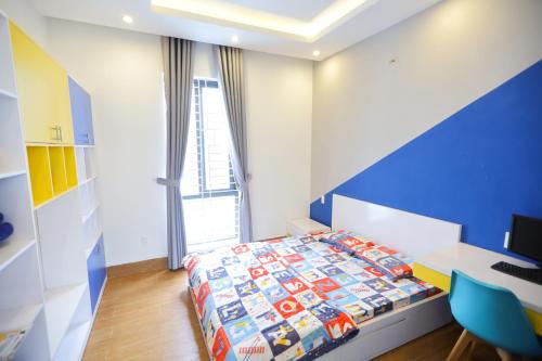 Huong Thuy Hotel | Keenpi House - đường hoa Bằng Lăng