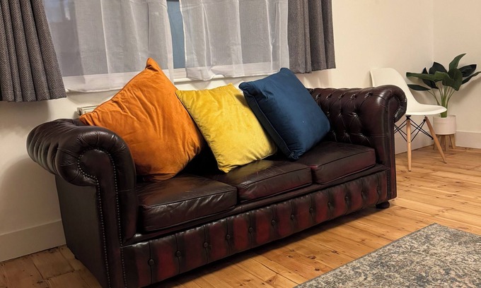 Brentwood Apartamento | Keep it simple and peaceful in this 2-bedroom Brentwood apartment.