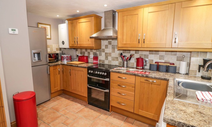 Downton on the Rock Cabaña | KEEPERS COTTAGE, family friendly, with a garden in Leintwardine