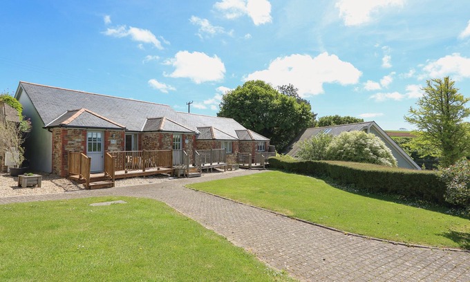 Bugford Cabaña | Keepers Lodge, Hillfield Village, DARTMOUTH