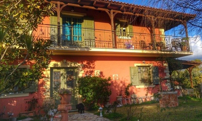 Spartia Villa | Villas Kefalonia: casa griega tradicional con encanto de 3 dormitorios en un hermoso jardín.