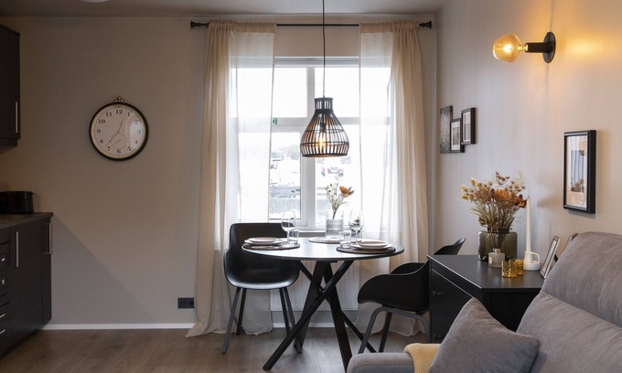 Innri-Njarthvik Apartamento | Keflavik's Ray of sunshine Hafnargata