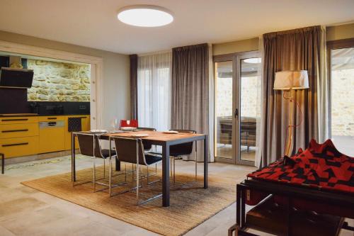 Besalú Apartamento | KelDomènech Bed&Art Luxury apartment for art lover