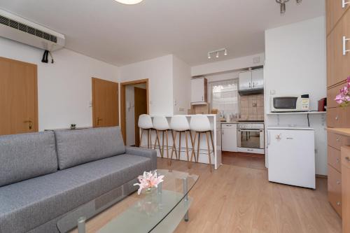 Erzsebetvaros Apartamento | Keleti Train Station -Garay Square Apartment with balcony