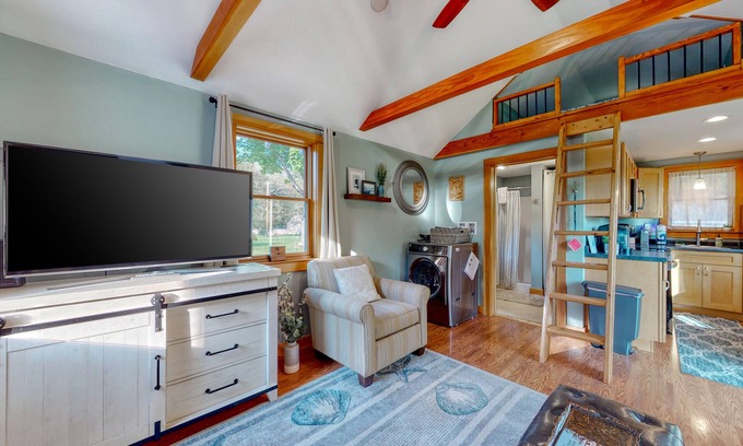 Kennebunk Cabaña | Kennebunk coastal cottage, close to great beaches!