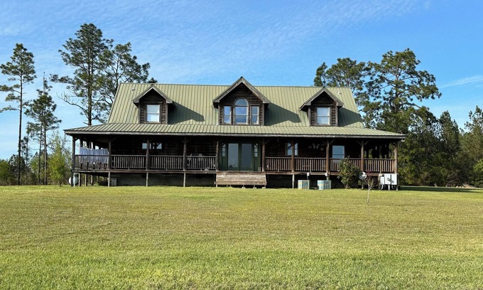 Toombs County Cabina | Kennedy Family Cabin- a large log cabin in a rural, farming community