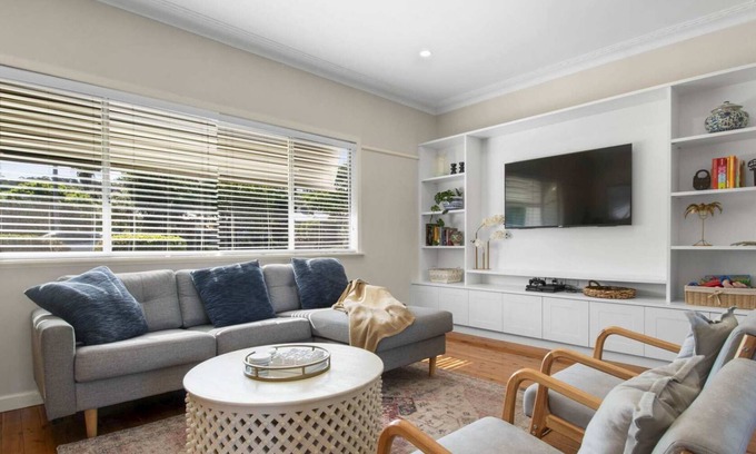 Kooringal Casa | Kennedy House - Cosy & Comfortable, Sleeps 7