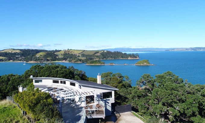 Surfdale Casa | Kennedy Point Vineyard Estate