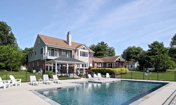 Stevensville Casa | Kent Island Waterfront | Game Room | Pool | Outdoor Dining | Stunning View