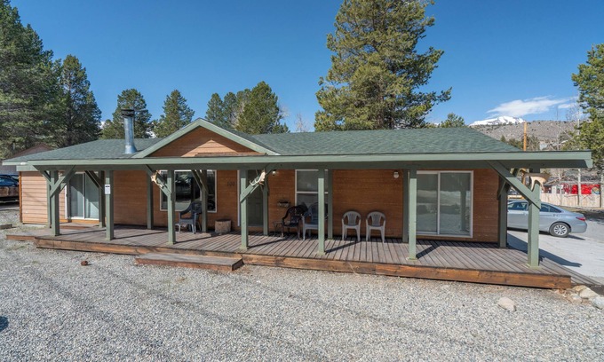 June Lake Casa | Kenton House- Village Location, Walk to both June and Gull Lake and the village