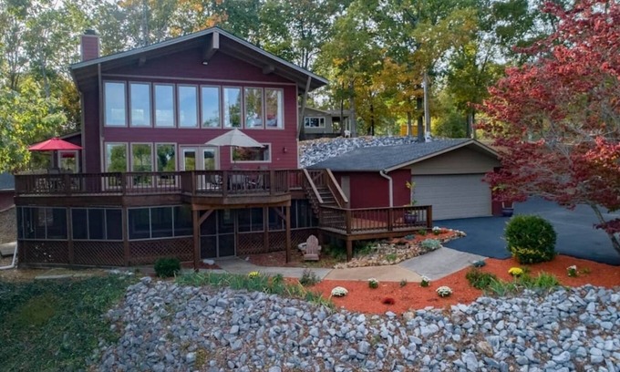 New Concord Chalet De Esquí | Kentucky Lake Chalet - Private Dock / Hot Tub