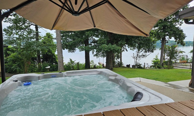 Eva Casa | Kentucky Lake Getaway w/ Boat Launch & Dock!