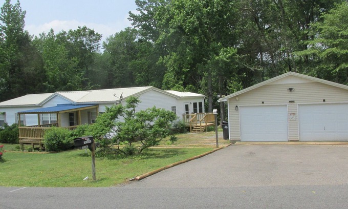 Hardin Complejo | Kentucky Lake Pirate's Cove Resort Plenty of room for your boat.