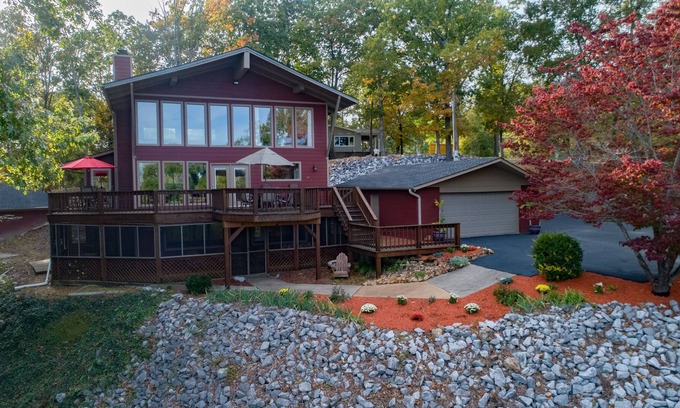New Concord Chalet De Esquí | Kentucky Lakefront Chalet / Near Murray Ky & Paris Landing Area / W Hot Tub n Dock