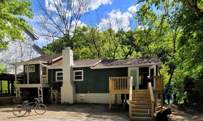 Lexington Casa | Kentucky River frontage and less than a mile off I-75