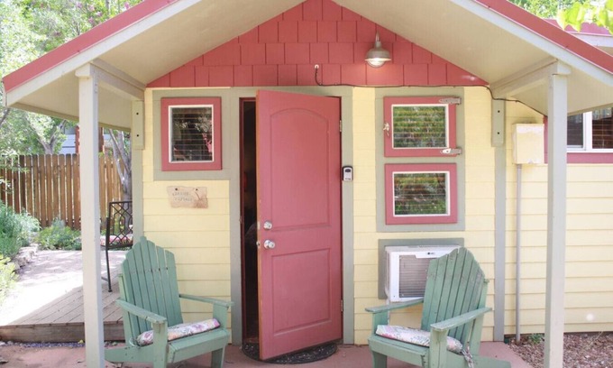 Moab Cabaña | Kenzie's Tiny Cottage- Prvt Hot Tub & Rain shower