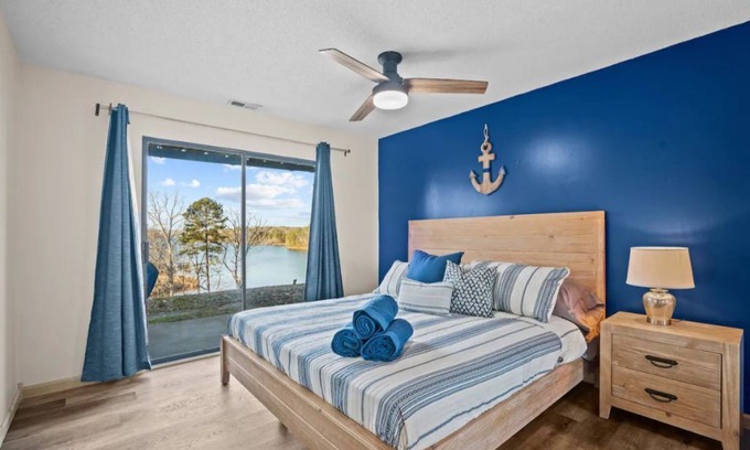 Seneca Cabina | Keowee Cove Dock & Lake Views!