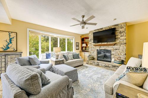 Salem Apartamento | Keowee Key Condo with Lake Access!