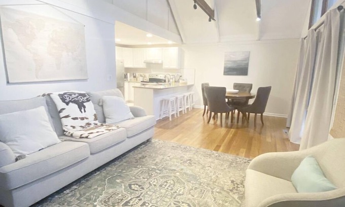Salem Condominio | Keowee Key's Stylish Charm