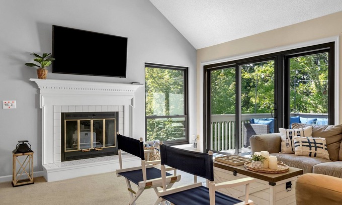Salem Casa | Keowee Key Townhouse- Lake, great deck, outdoor firetable & CLEMSON FOOTBALL!