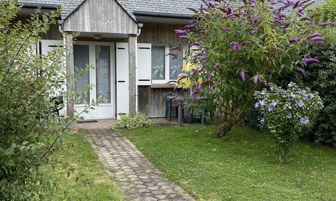 Cherrueix Cabaña | Gîte-Ker Noah-Familiar-Baño con ducha-Vista al Jardín