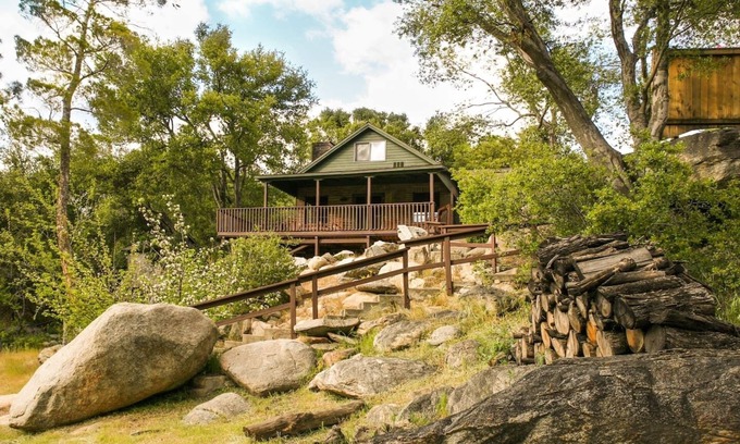 Kernville Cabina | Kern River Willow Cabin Private Waterfront Cedar Hot Tub Fireplace Native Garden
