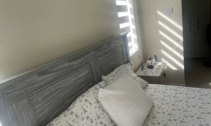 Portmore Apartamento | Kesue's Bellevue 2Br apartment, steps away from the beach!