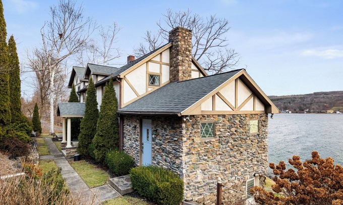 Town of Jerusalem Casa | Keuka Tudor: English manor home on Keuka Lake, private lakefront